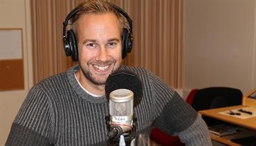 Mattias Persson hade stor nytta av att ha jobbat i redigeringsprogrammet Digas under Reportagekursen på Jakobsbergs folkhögskola. Det är samma program som de använder på P4. Foto: Sveriges Radio