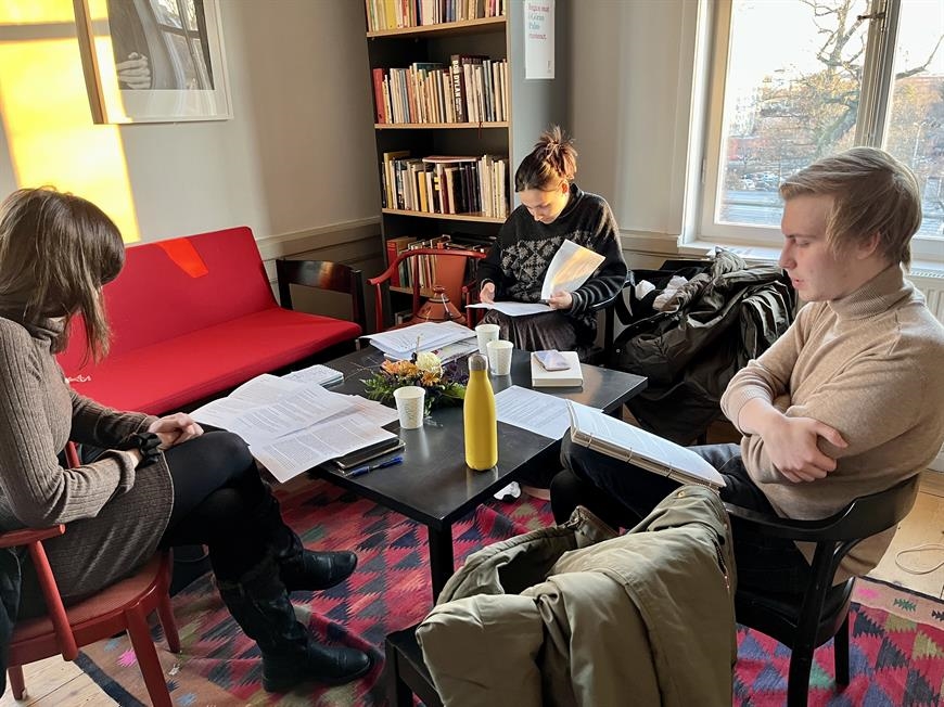 William med sin responsgrupp under ett seminarium på Jakobsbergs folkögskola.