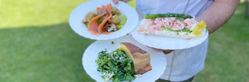 Vårt kök erbjuder frukost, för- och eftermiddagsfika, lunchbuffé och middag utifrån era önskemål